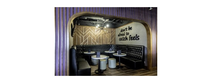 The Wave Bar and Lounge
